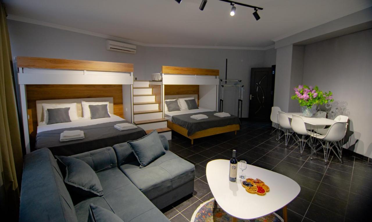 Comfy Corner Apartment Telavi Bagian luar foto