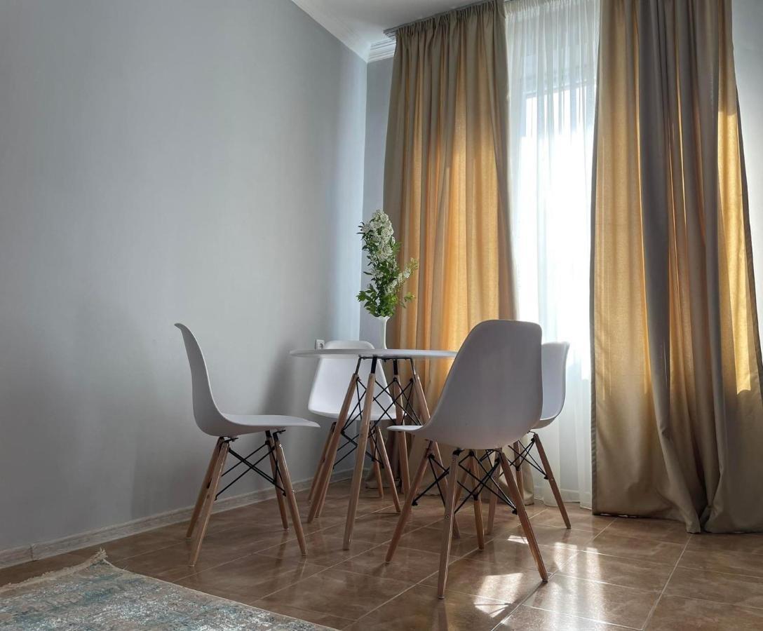 Comfy Corner Apartment Telavi Bagian luar foto